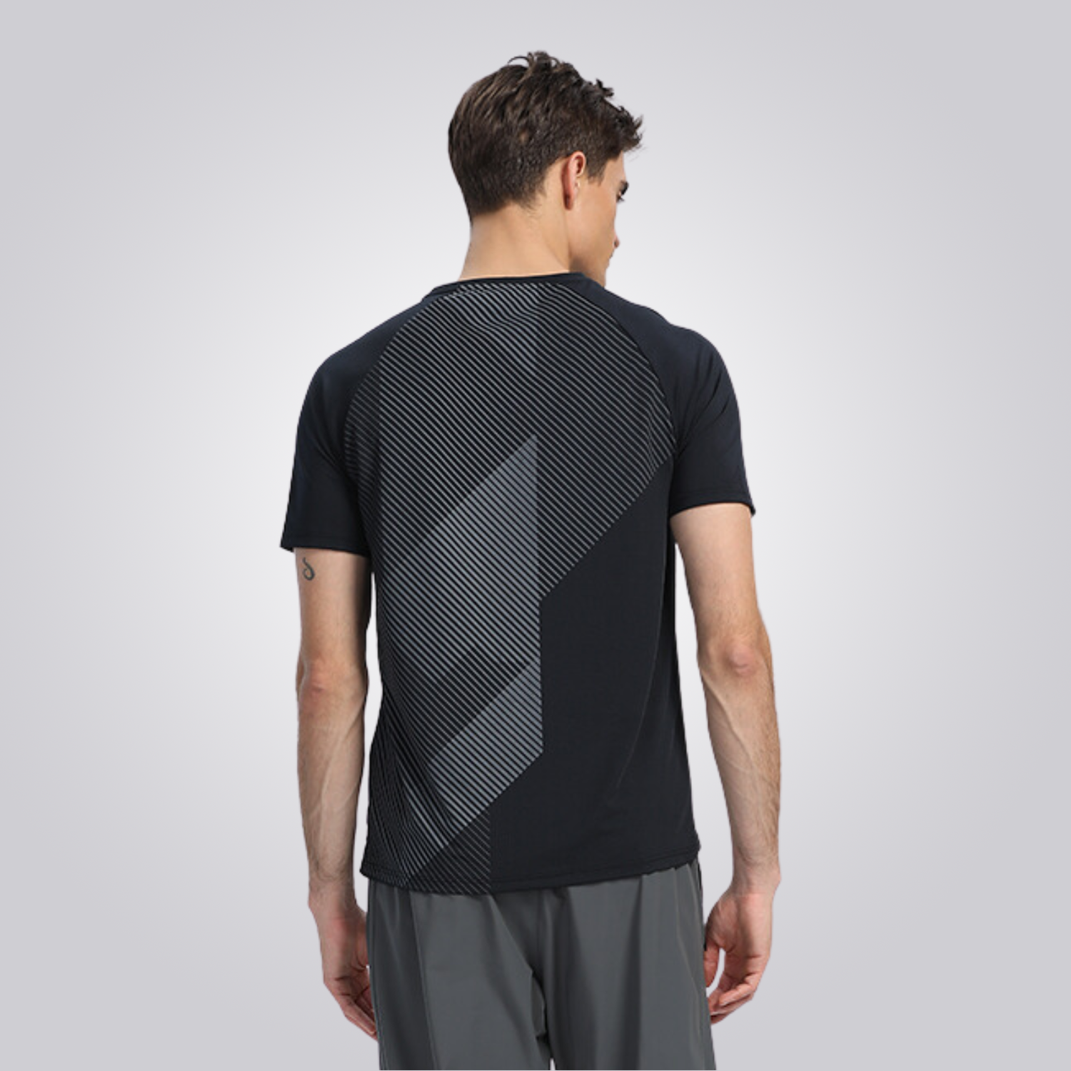 AeroDry メンズ 速乾 Tシャツ 通気性抜群 快適な人体工学設計 高機能フィット 長時間着用に最適 さらに汗処理性能で集中力キープ